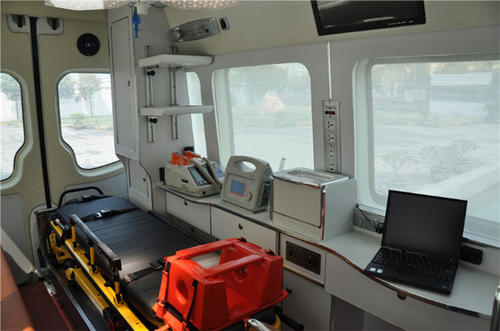 平果县救护车内部